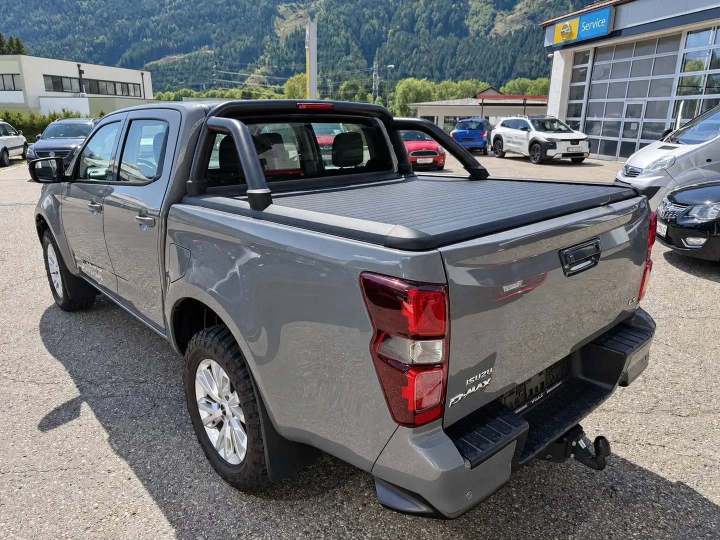 Isuzu D-Max Double Cab 1.9 LS 4WD Automatik | € 8.500 Zubehör Grau - 2