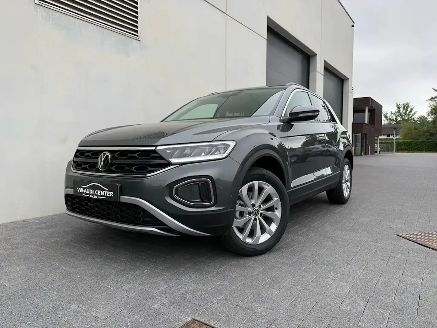 Volkswagen T-Roc 1.5TSI 150PK - NIEUW - Gris - 1