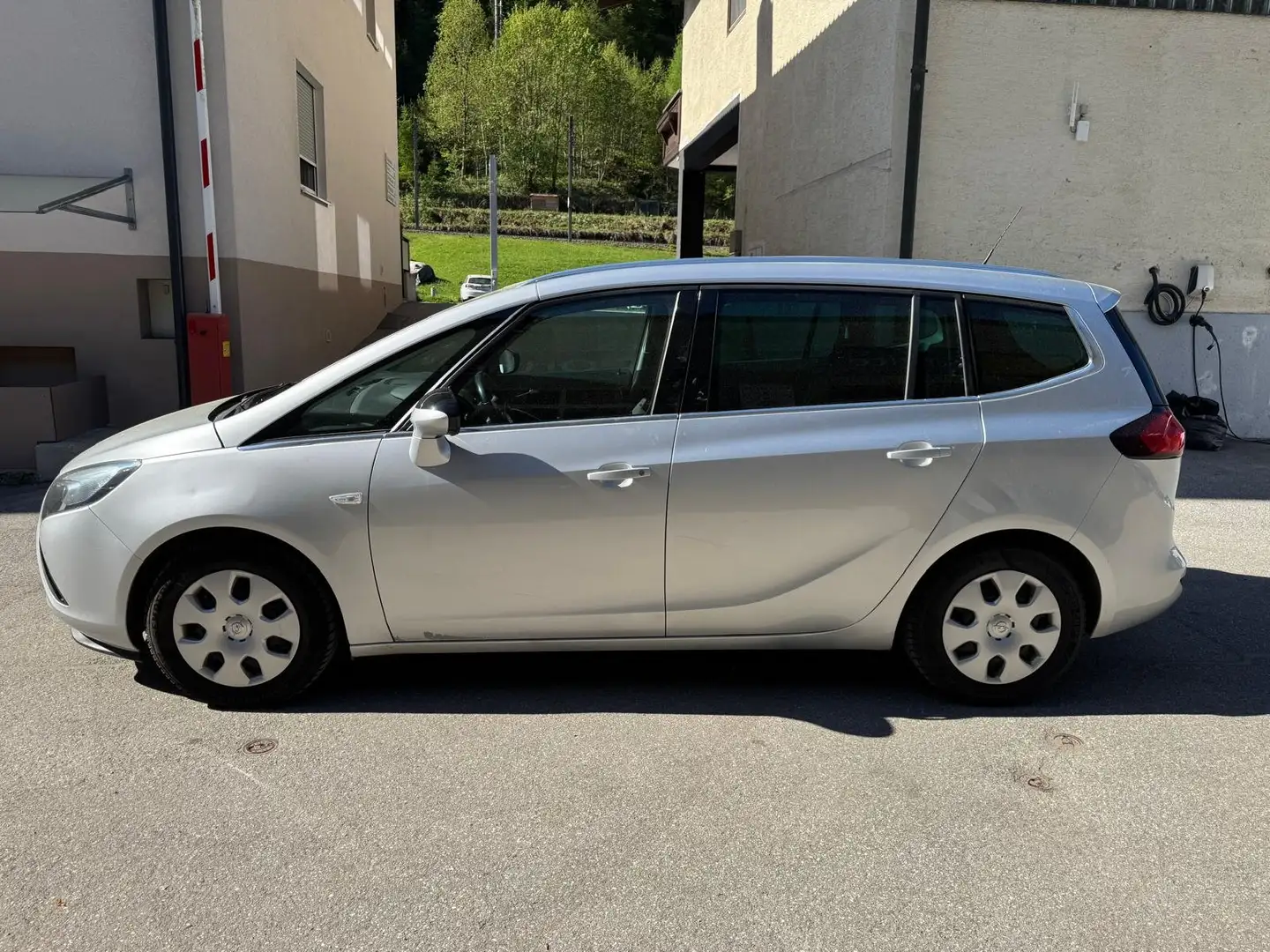 Opel Zafira Tourer Edition Silber - 2