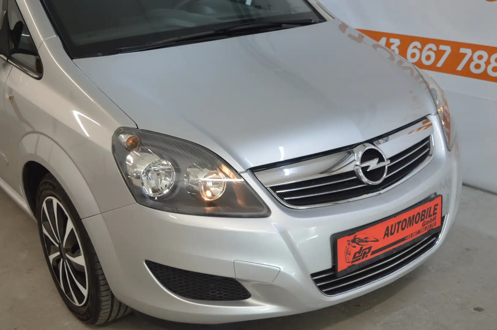 Opel Zafira 1,6 **neues Pickerl**7-Sitzer** Grau - 2