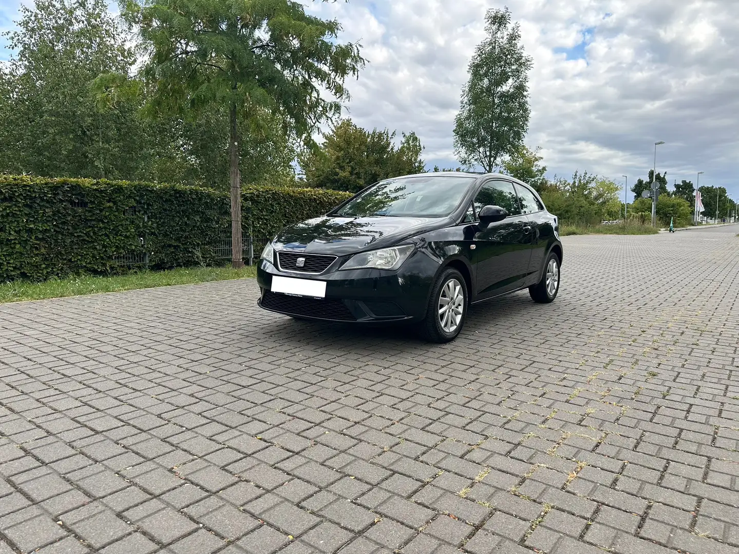 SEAT Ibiza Style Salsa Schwarz - 1