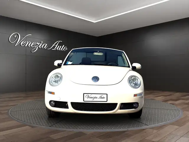 Volkswagen New Beetle view 2