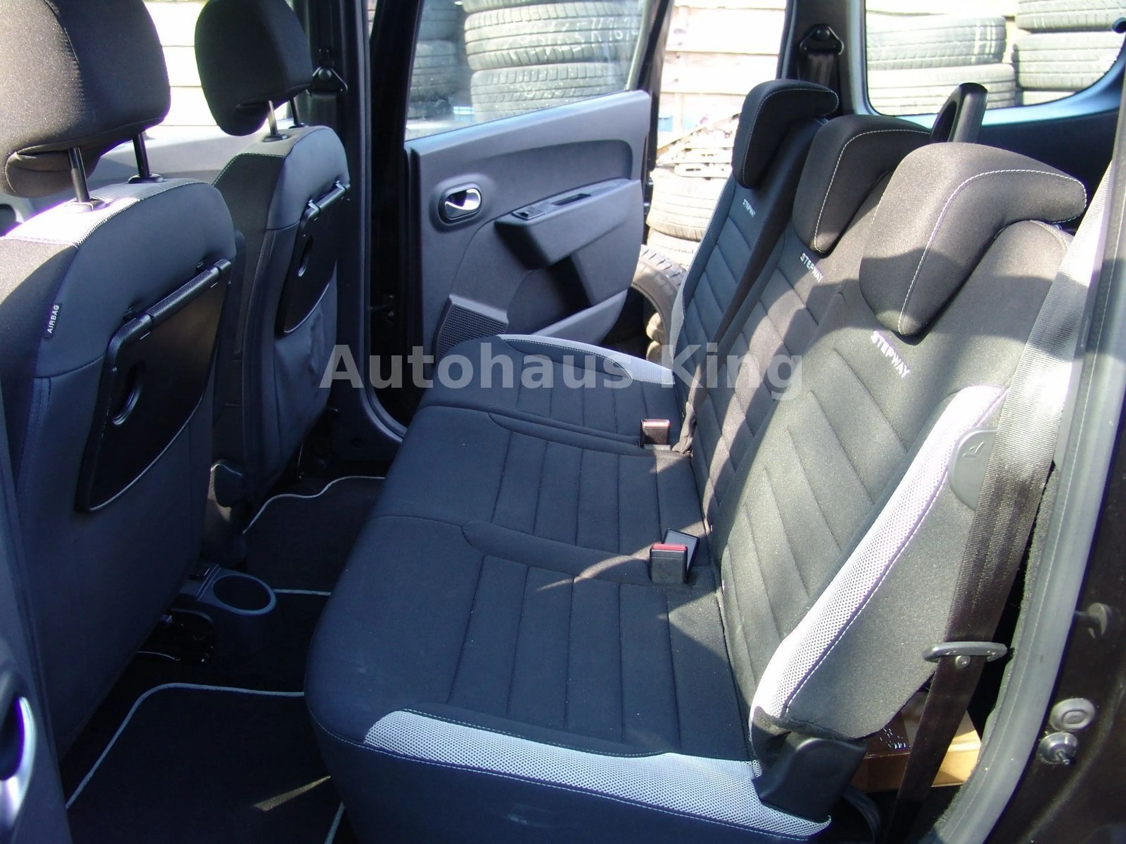 Dacia Lodgy Stepway Selection-7Si/ NAVI/Modellpf — photo 9