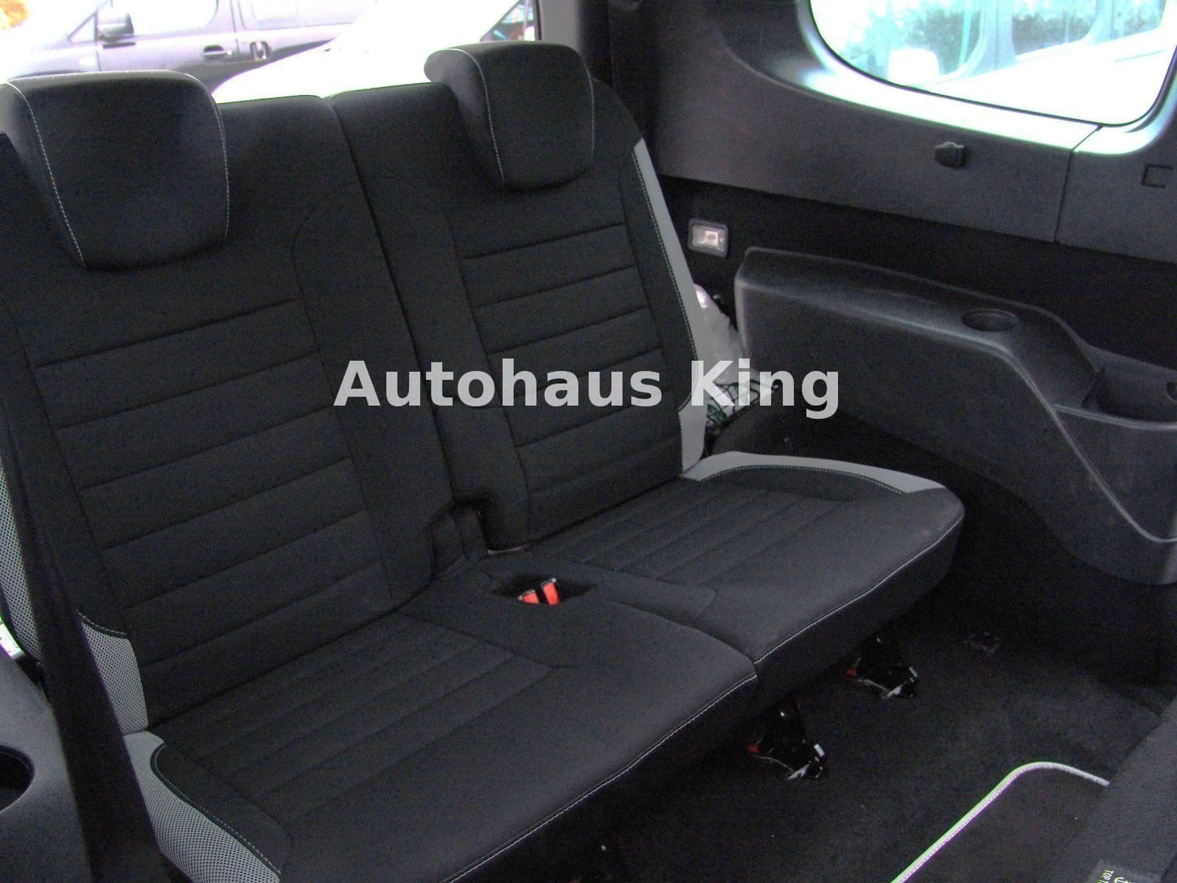 Dacia Lodgy Stepway Selection-7Si/ NAVI/Modellpf — photo 11