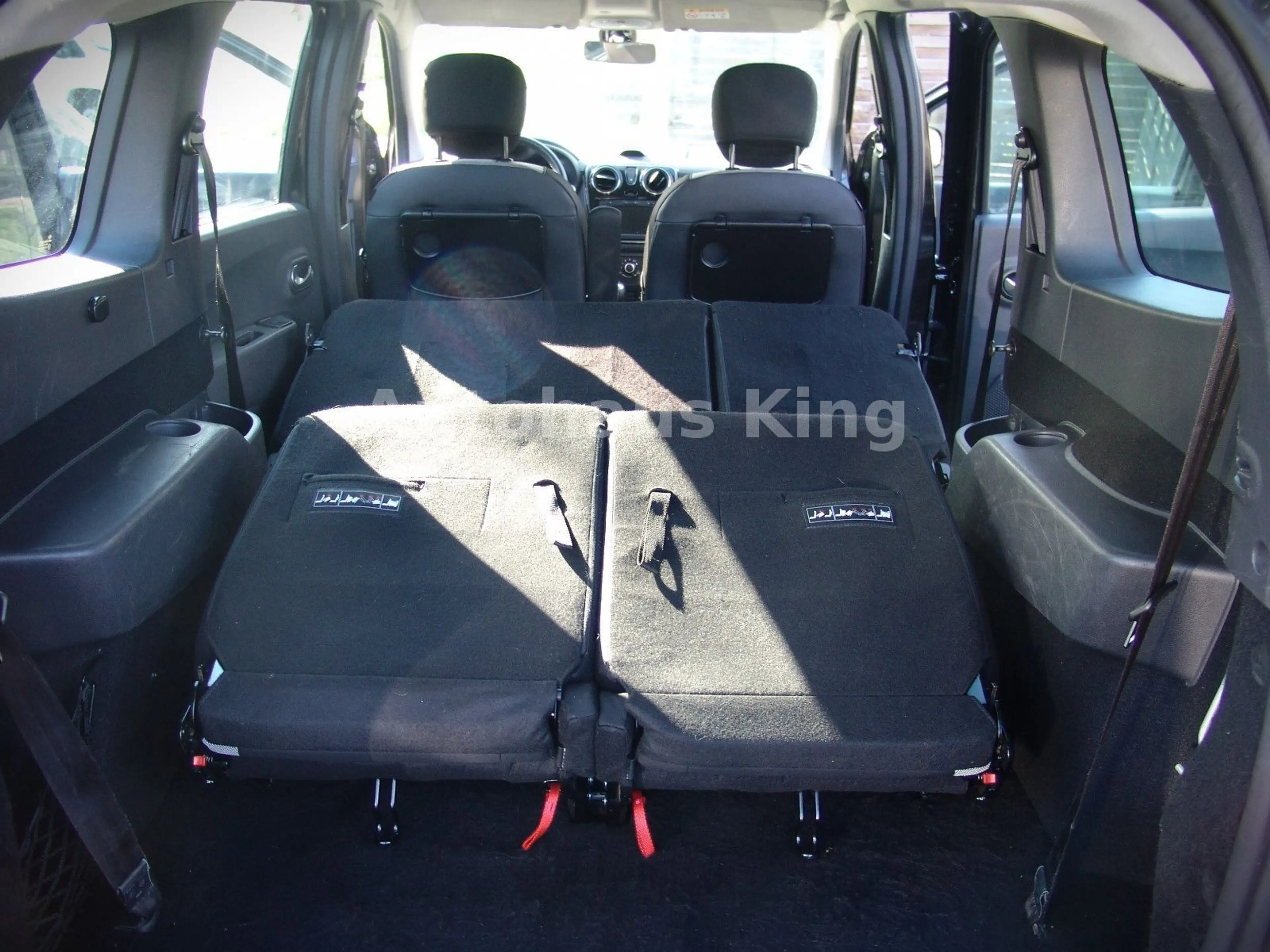 Dacia Lodgy Stepway Selection-7Si/ NAVI/Modellpf — photo 13