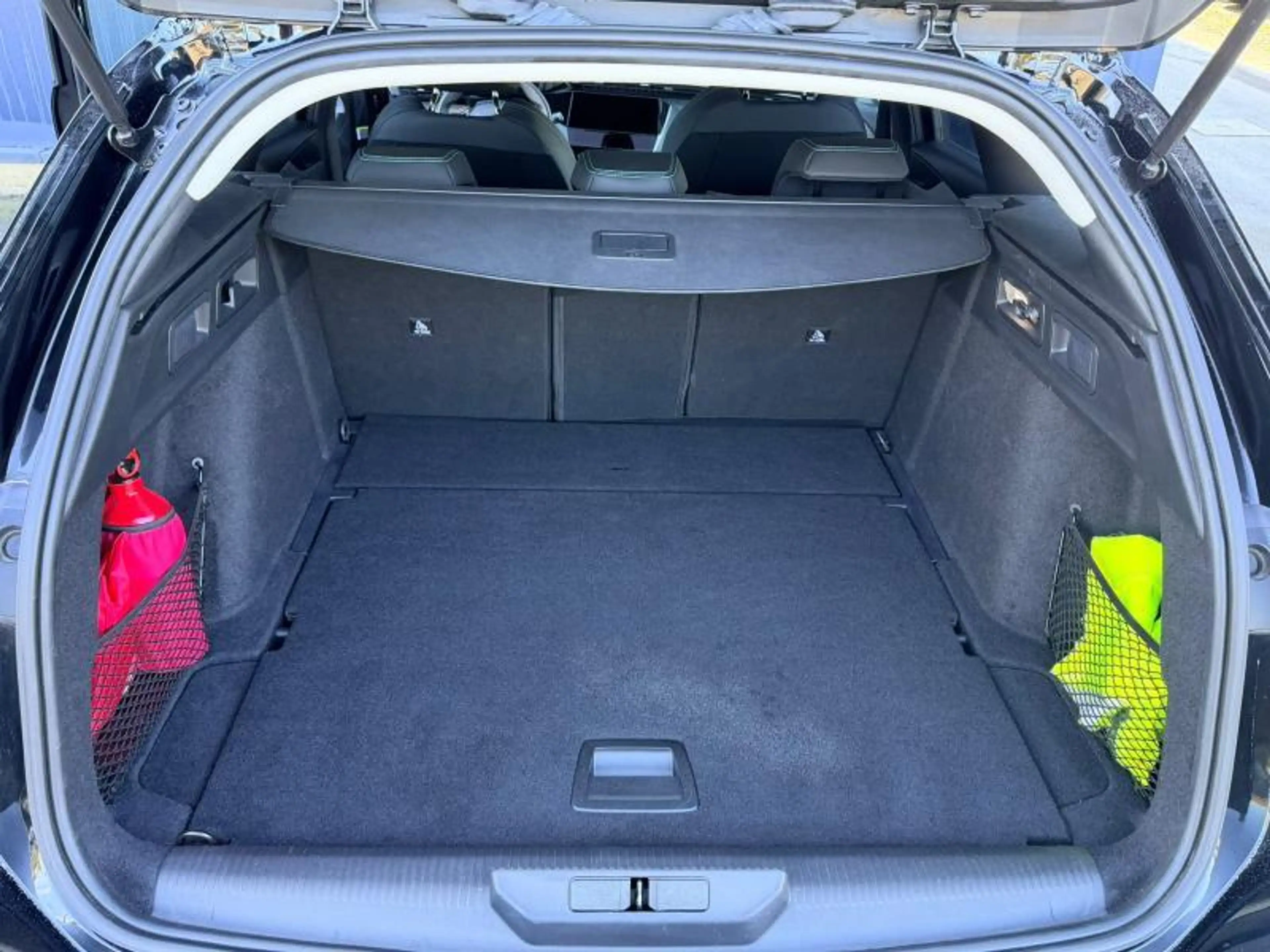 Peugeot 308 Allure / MHEV / E-DSC6 — photo 8