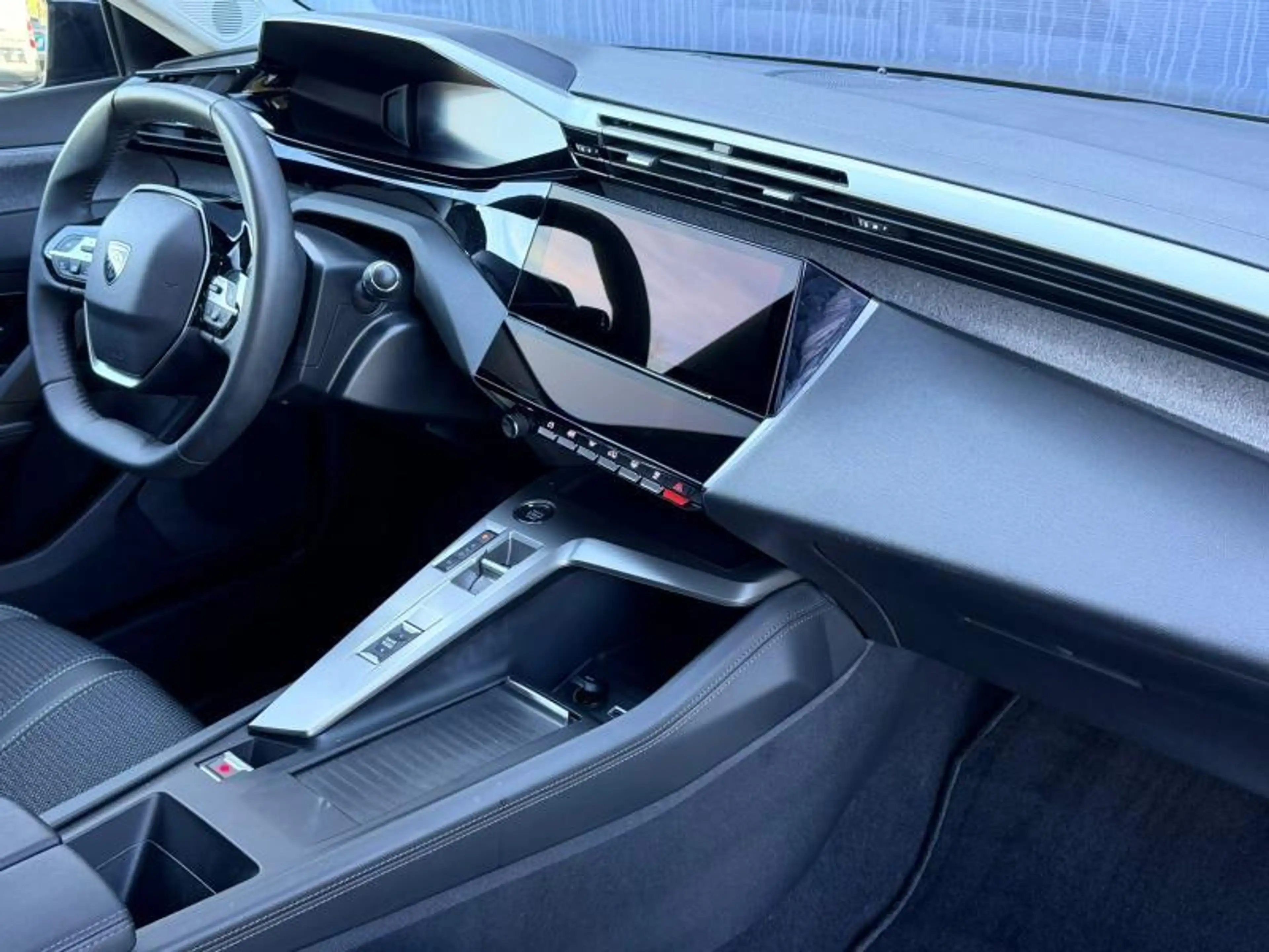 Peugeot 308 Allure / MHEV / E-DSC6 — photo 2