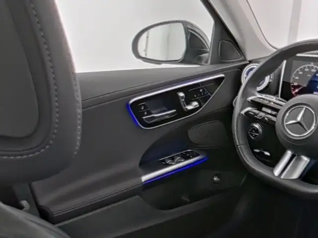 Mercedes-Benz C-Class view 7