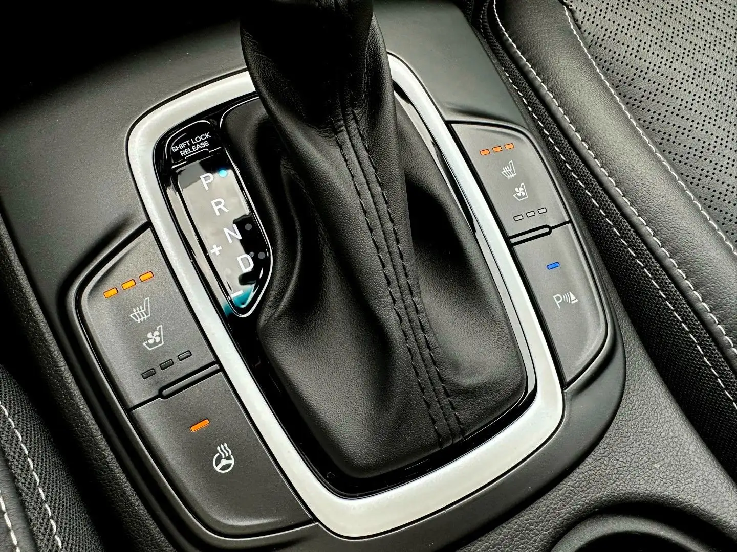 Hyundai KONA 1,6 Premium Hybrid + absolute Vollausstattg Grau - 2