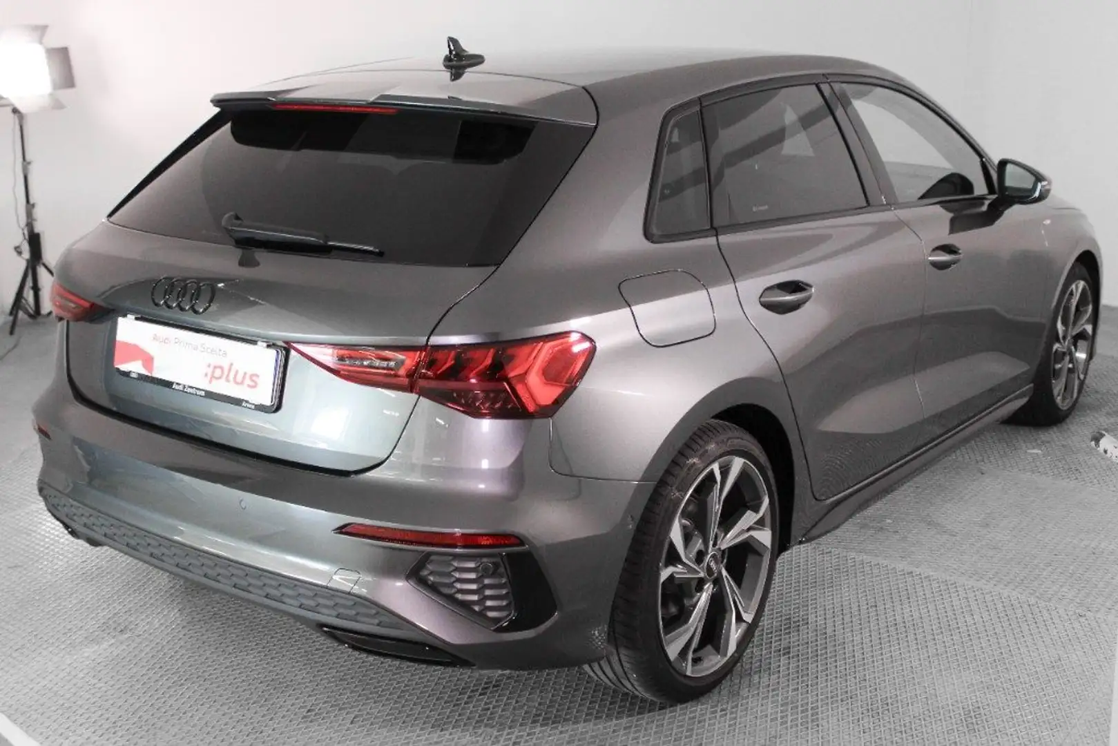 Audi A3 SPB 35 TFSI S tronic S line edition Grigio - 2