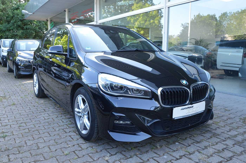 BMW 218 i Act. Tour. Autom. Modell M Sport
