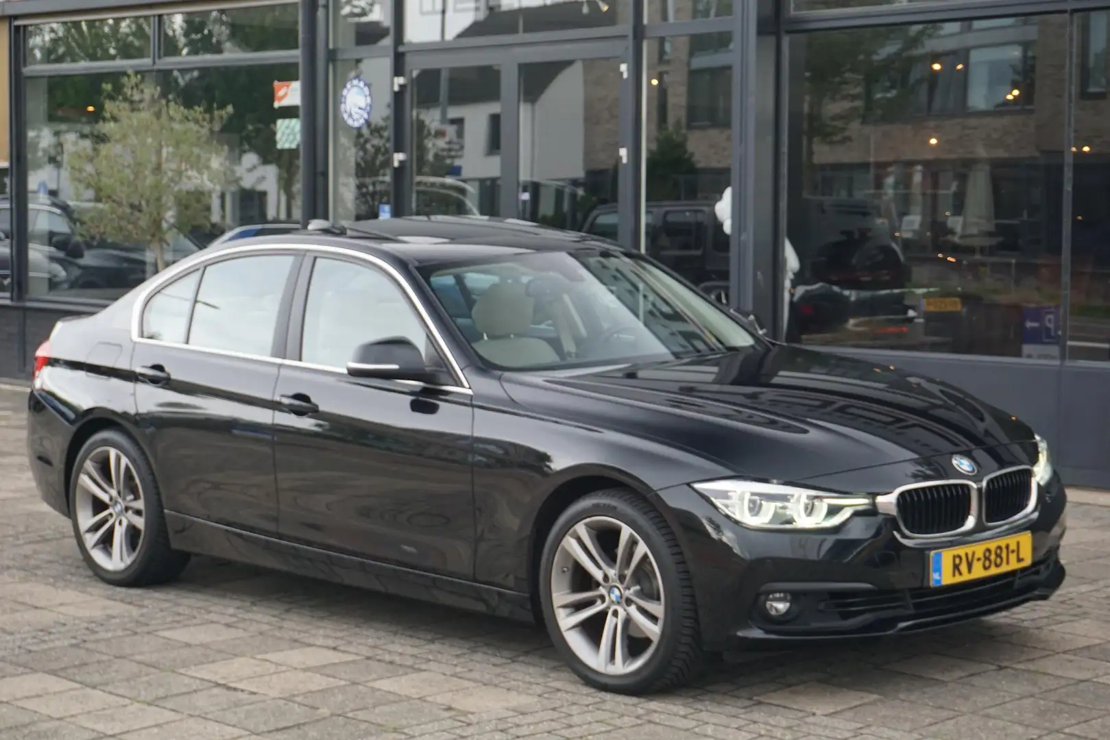 BMW 320 3-serie 320i Corporate Lease High Executive | LCI Negro - 1