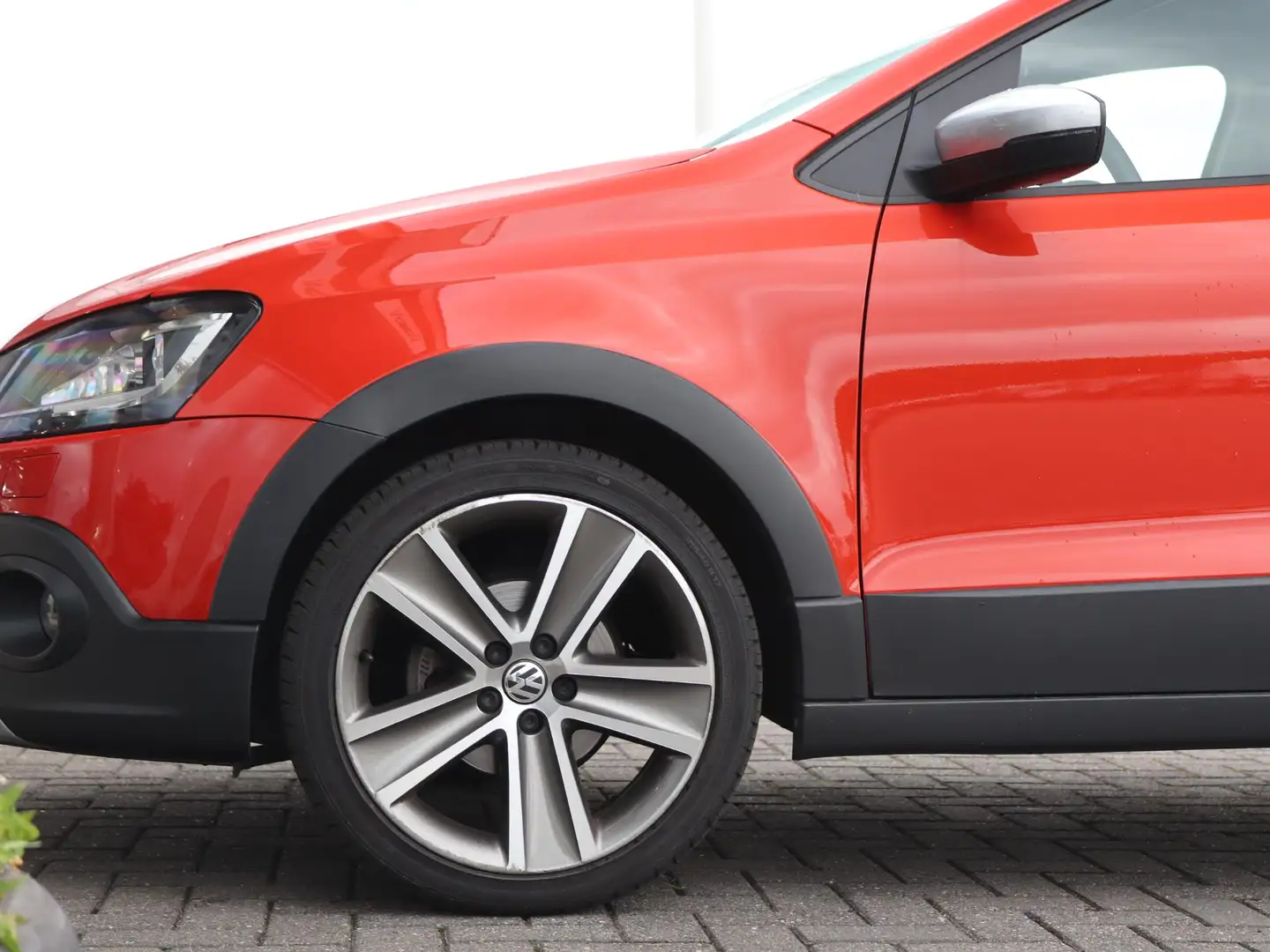 Volkswagen Polo 1.2 TSI 105 pk DSG Cross | Navigatie | Xenon | Cli Oranje - 2