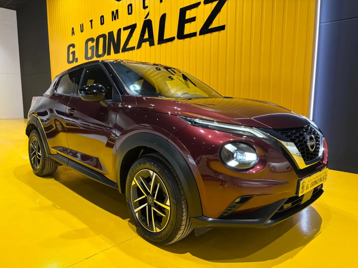 Nissan Juke 1.0 DIG-T N-Connecta 4x2 84kW Burdeos - 2