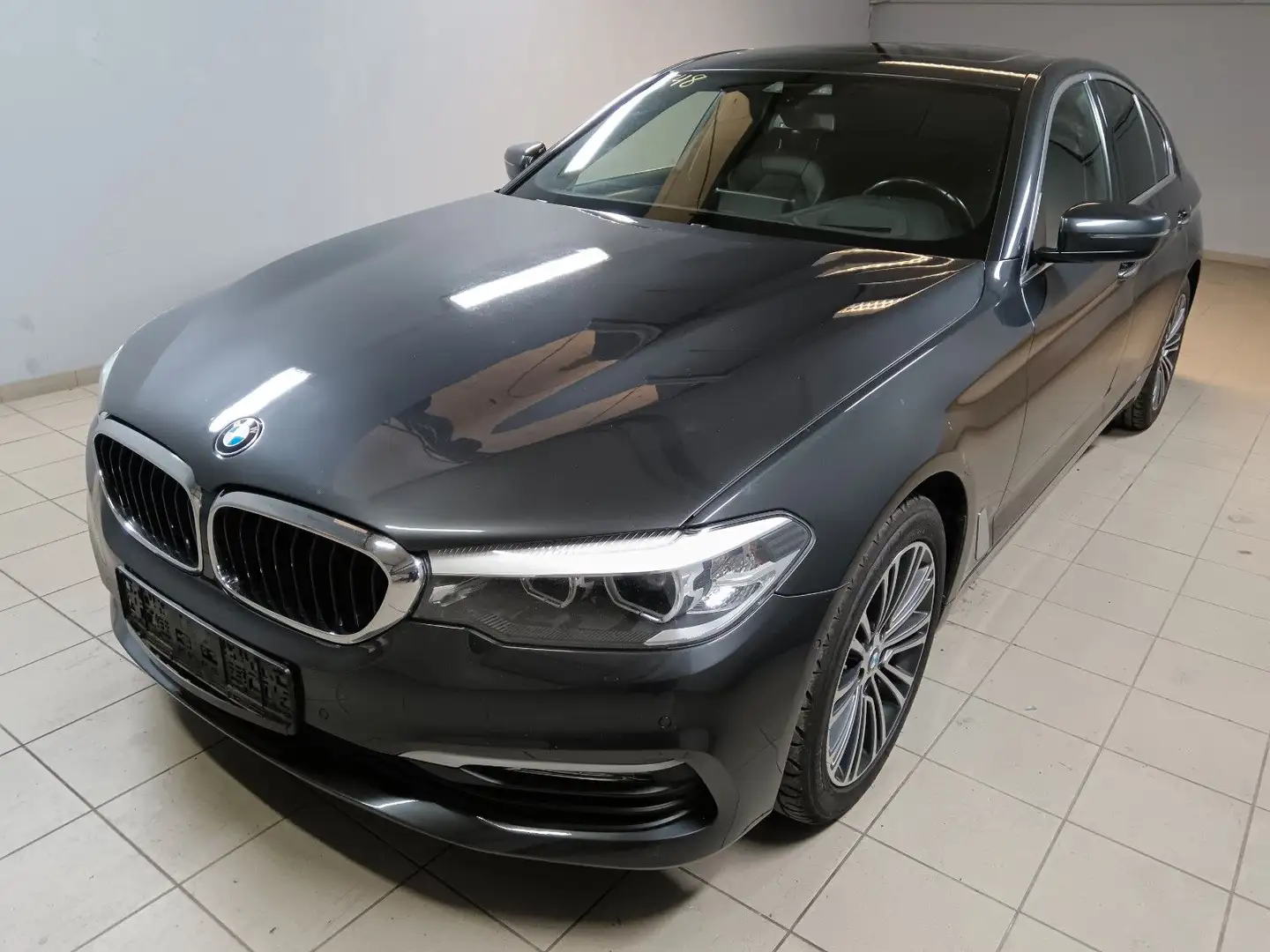 BMW 530 d xDrive Sport Line Grau - 1