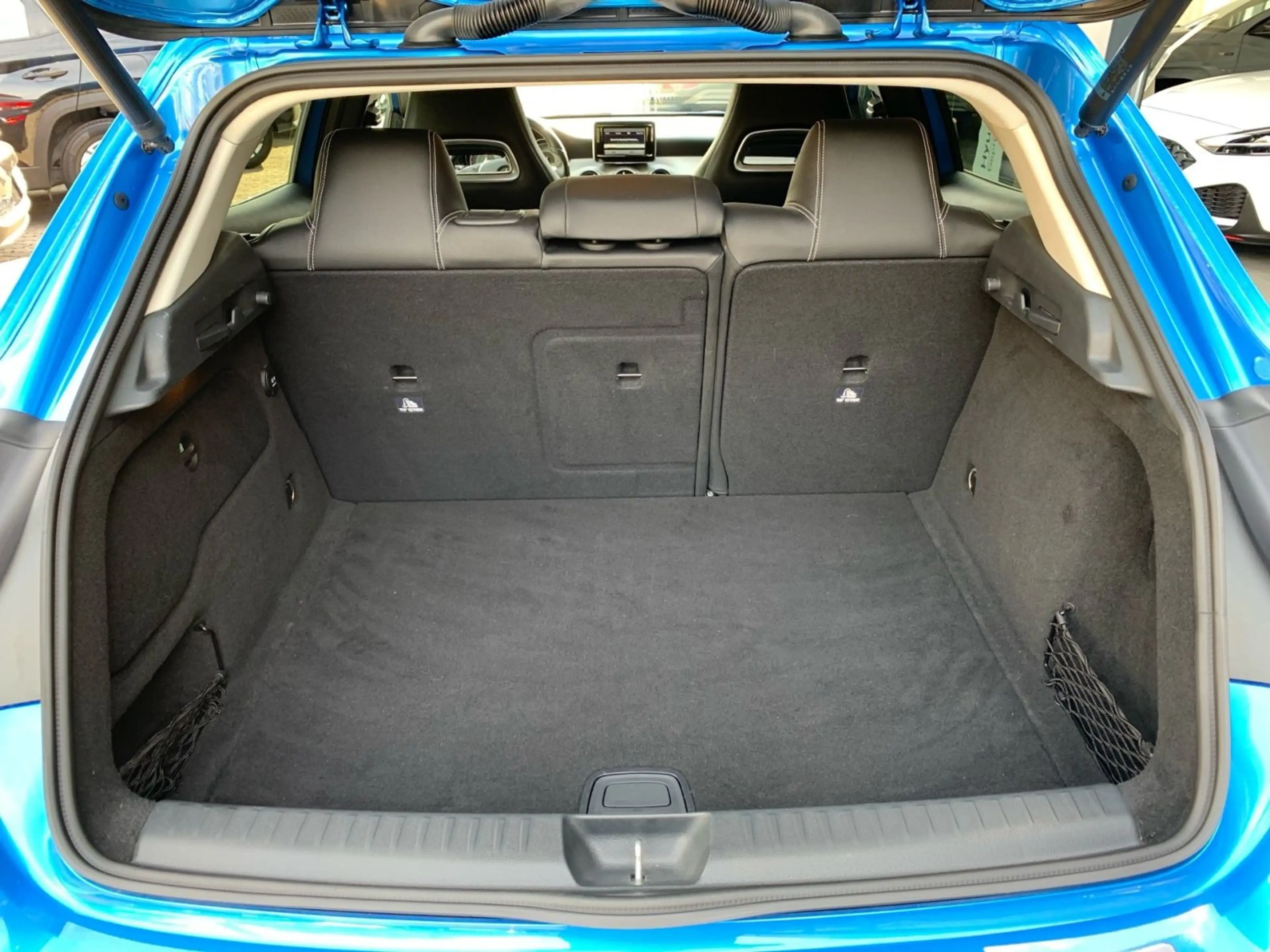 Mercedes-Benz GLA 200 Urban Navi Xenon Allwetter — photo 12