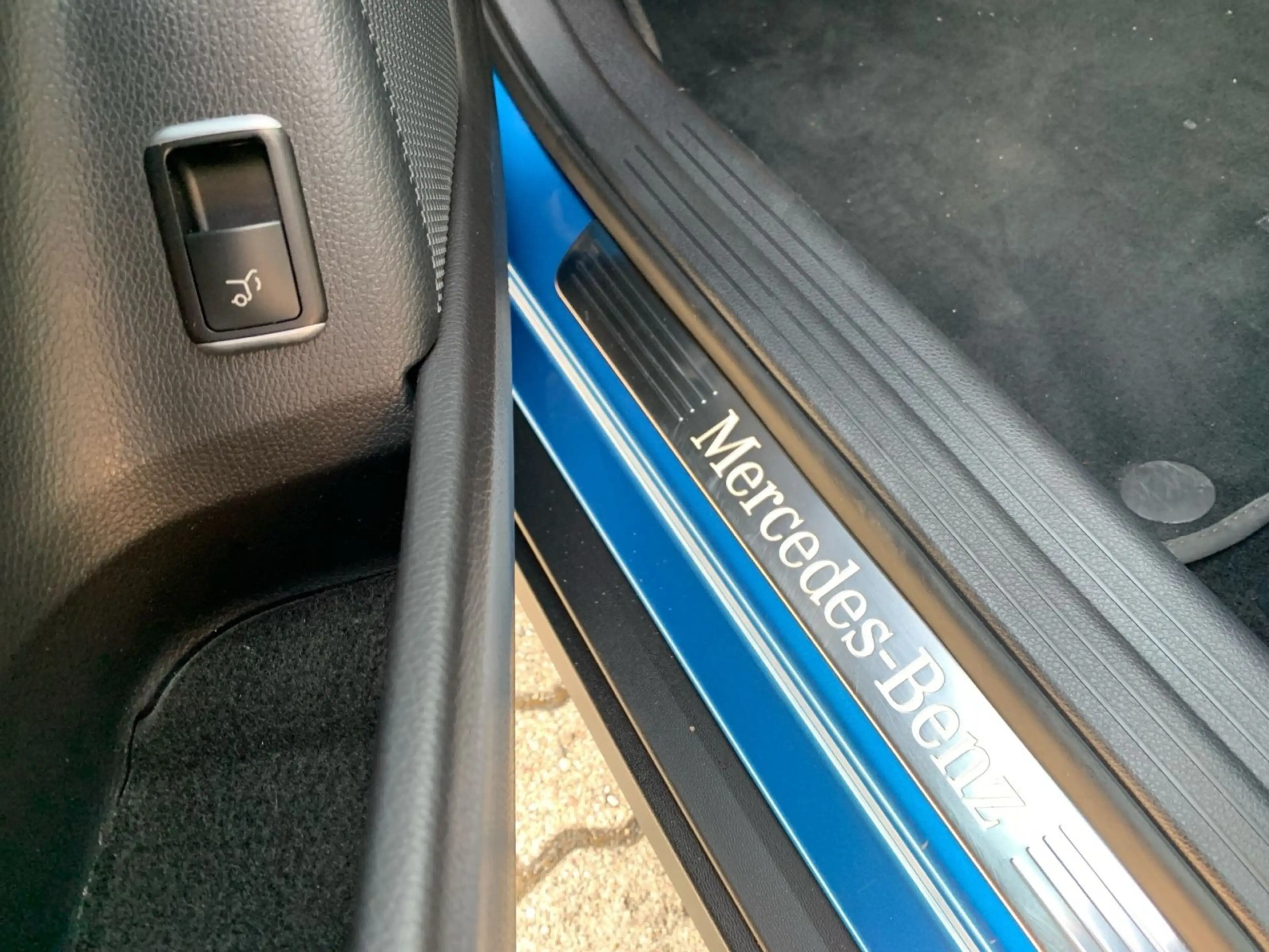 Mercedes-Benz GLA 200 Urban Navi Xenon Allwetter — photo 11
