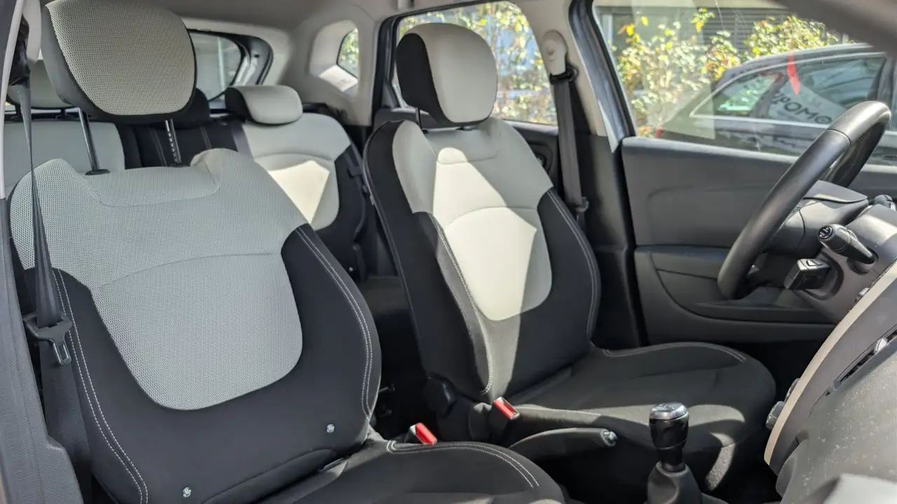Renault Captur — photo 13