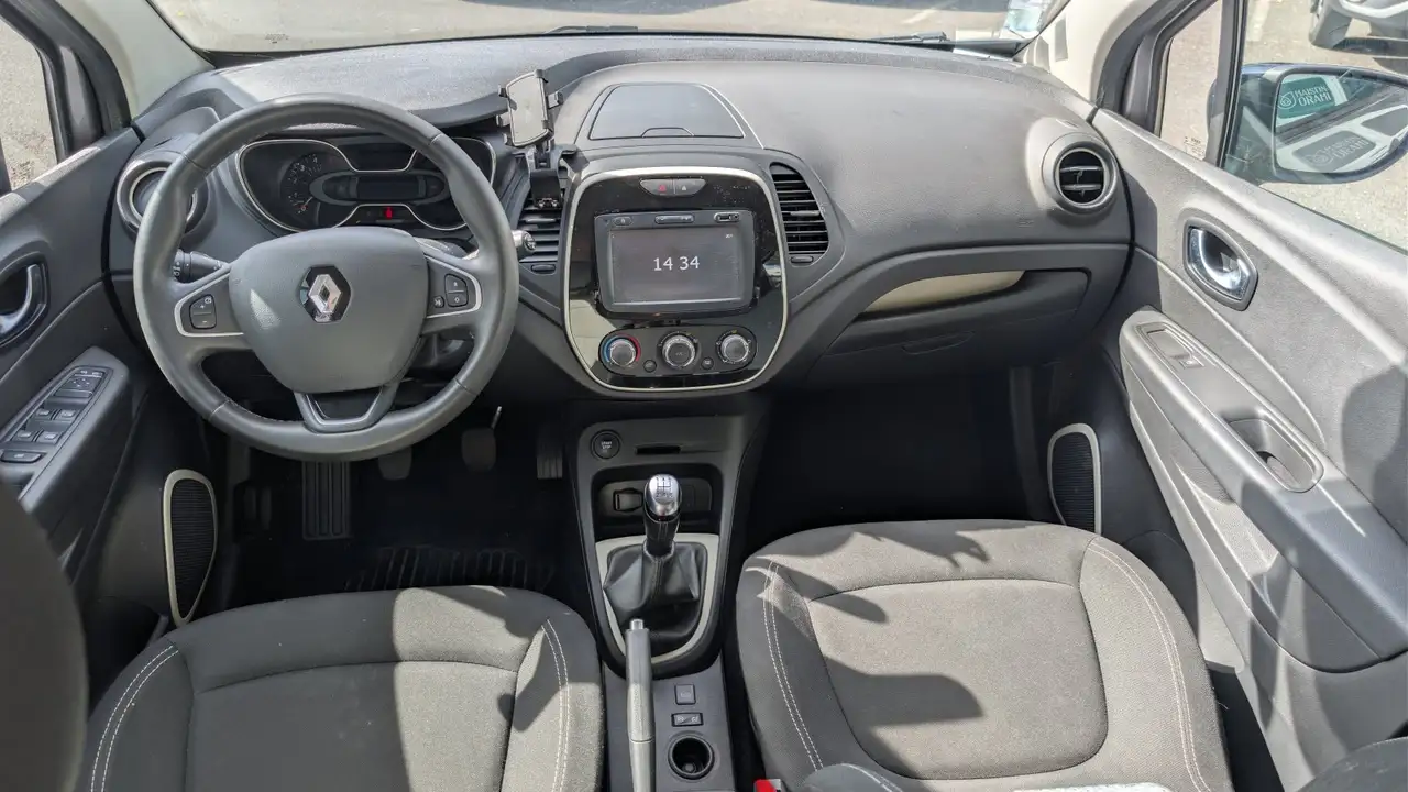 Renault Captur — photo 16