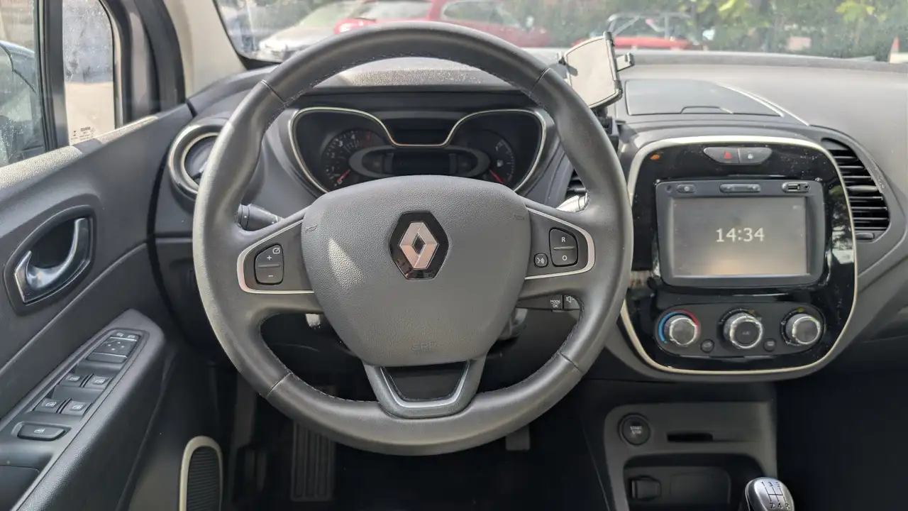 Renault Captur — photo 17