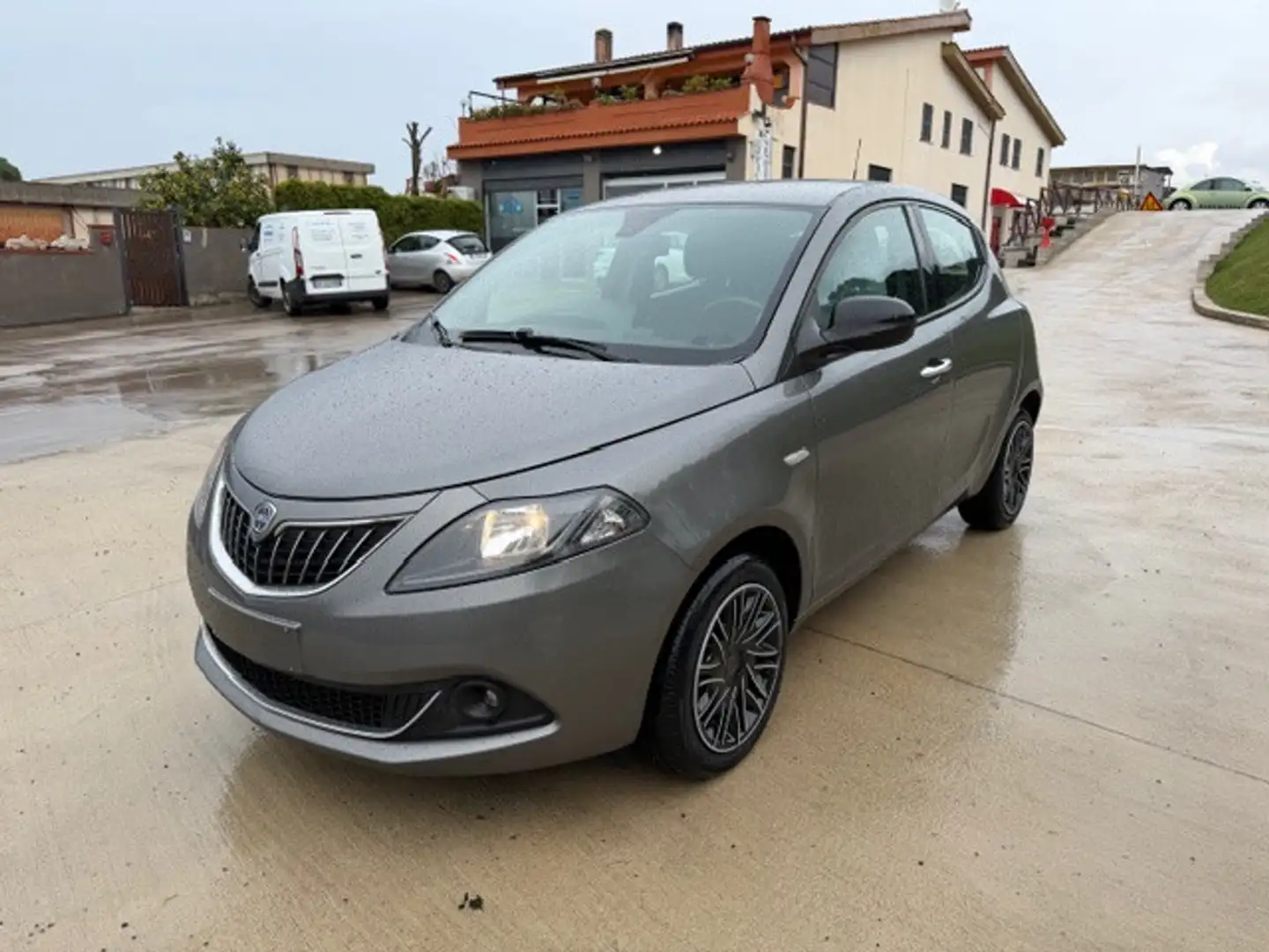 Lancia Ypsilon Ypsilon 1.0 FireFly 5 porte S&S Hybrid Gold Grigio - 1