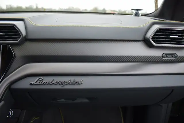 Lamborghini Urus view 10