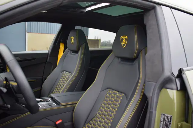 Lamborghini Urus view 14