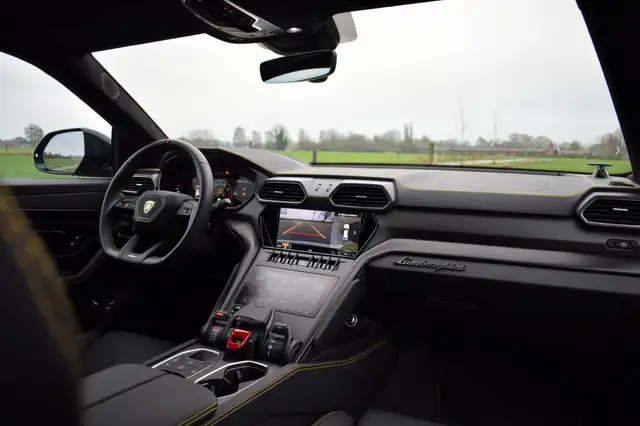 Lamborghini Urus view 9