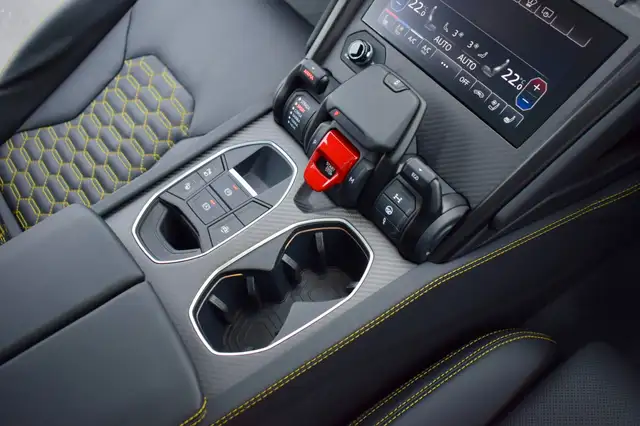Lamborghini Urus view 11