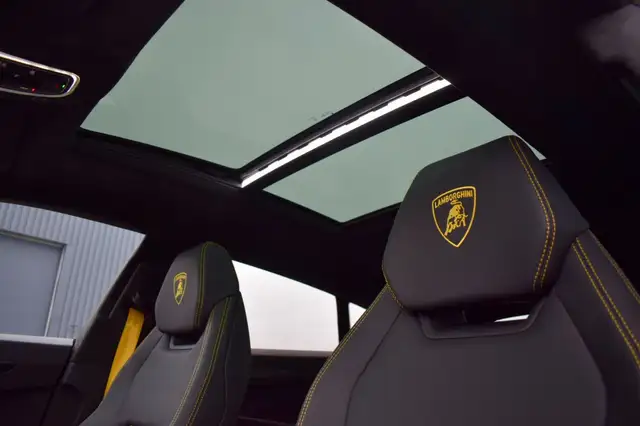 Lamborghini Urus view 13