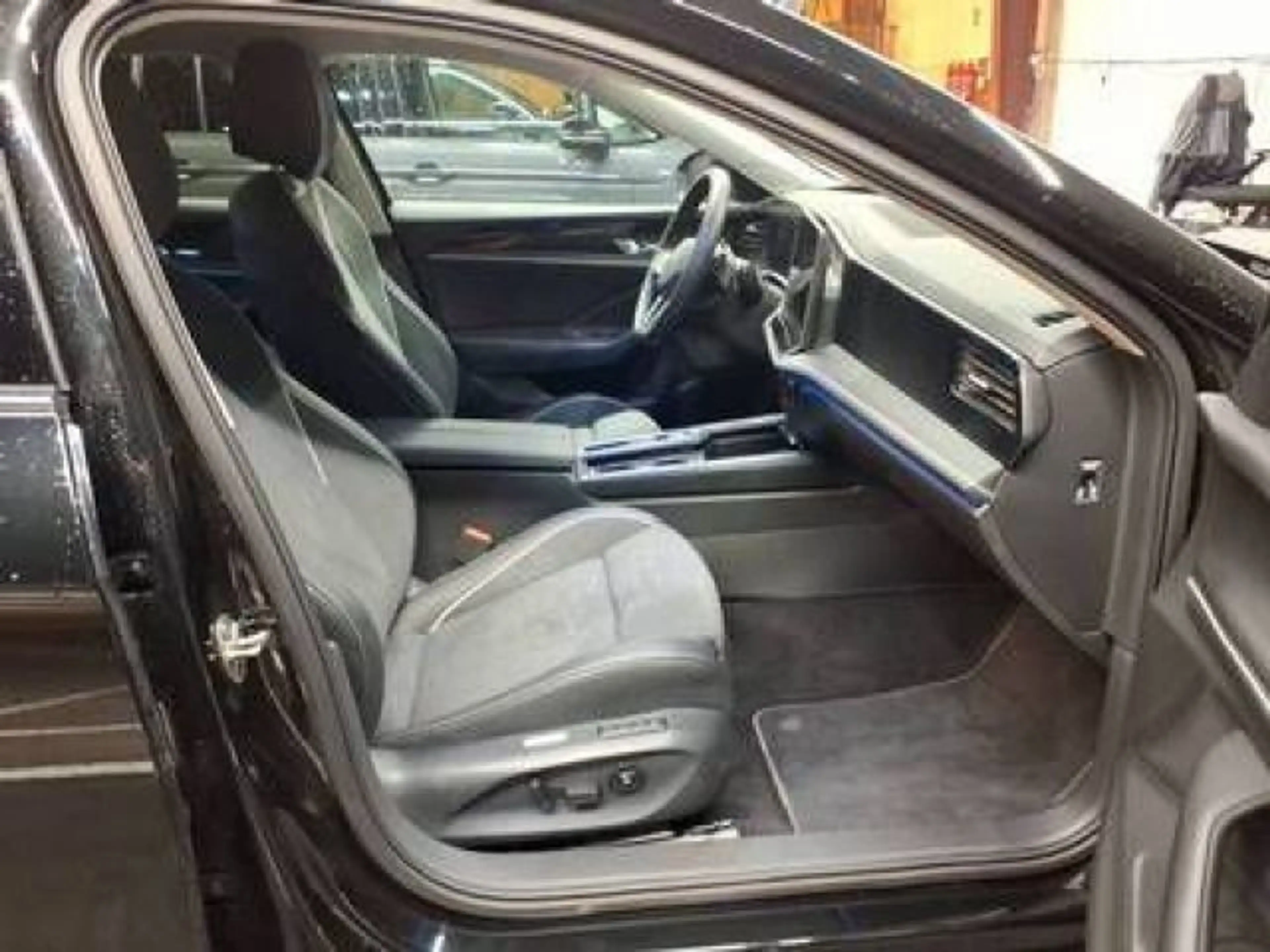 Volkswagen Passat Variant 2.0 TDI DSG Business Navi AHK Kam — photo 5