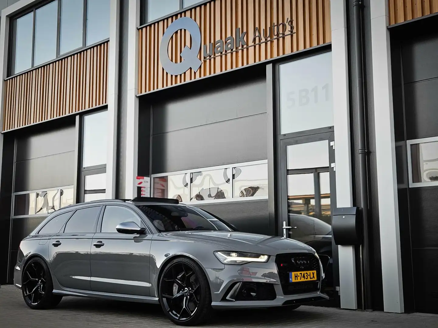 Audi RS6 Avant 4.0 TFSI RS 6 quattro performance Pro Line P Grijs - 2