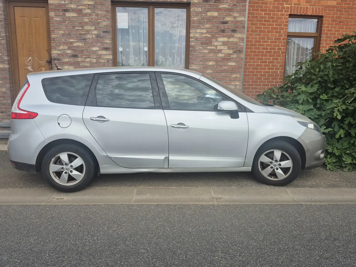 Renault Scenic Scenic 1.5 dCi Silver Edition Srebrny - 1