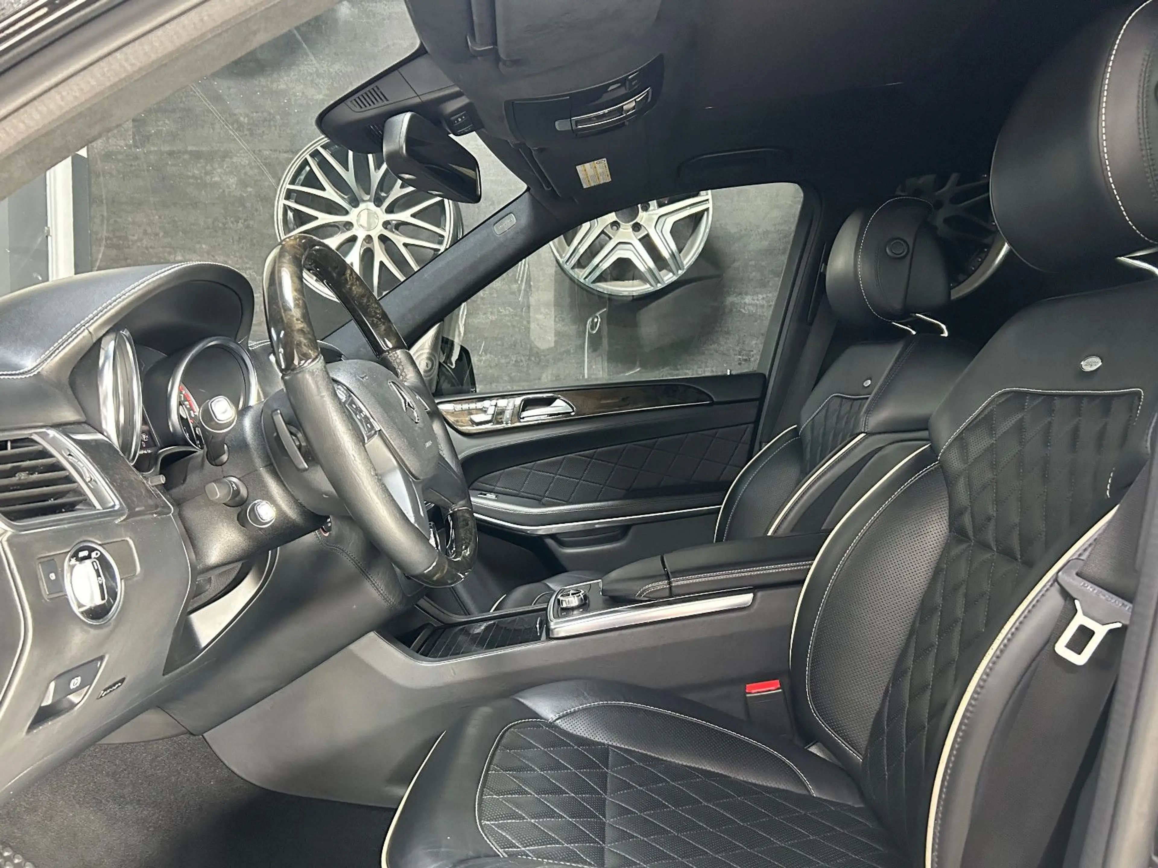 Mercedes-Benz GL 500 AMG-PAKET/DESIGNO/4-MATIC/PANORAMA — photo 11