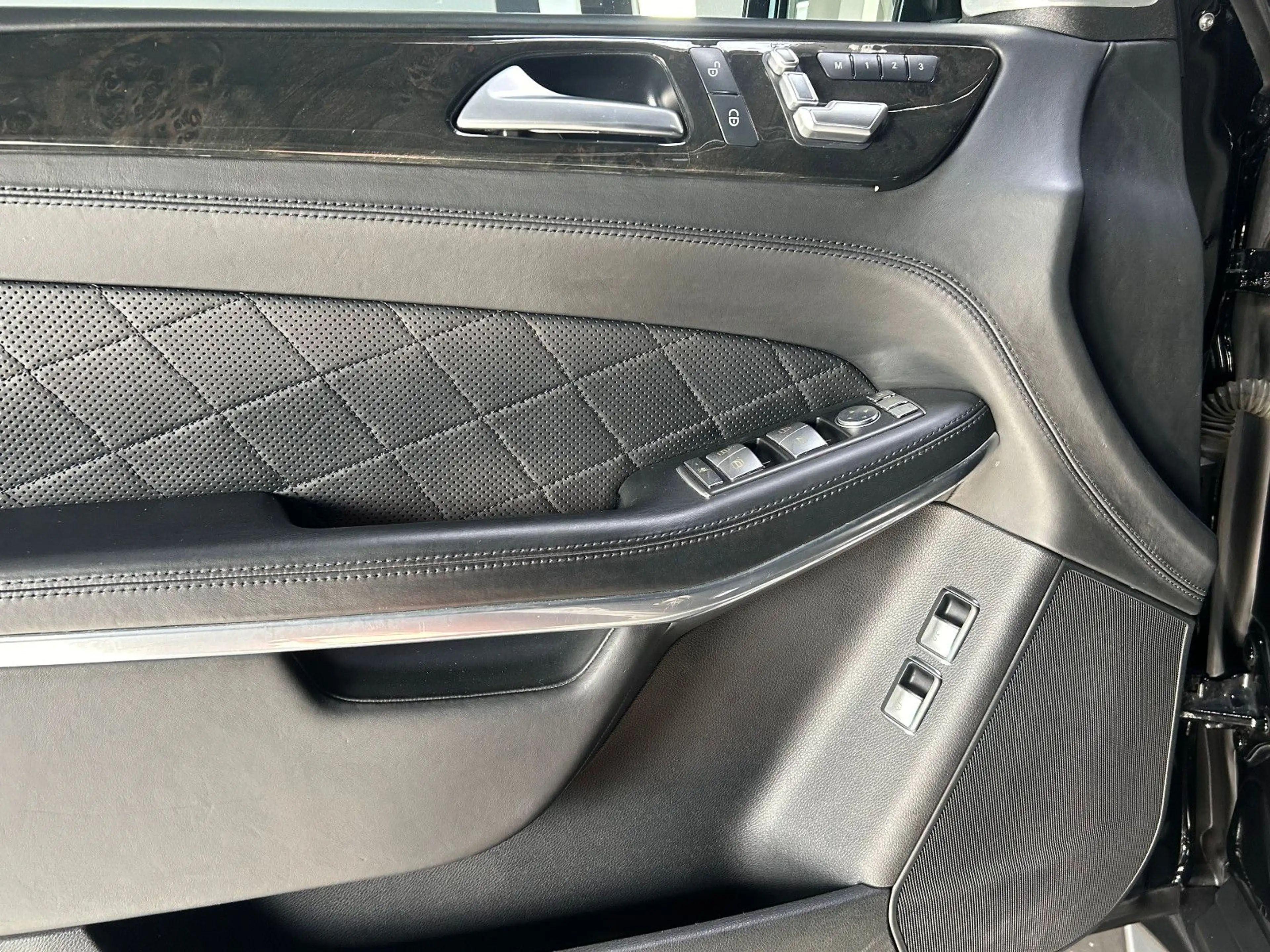 Mercedes-Benz GL 500 AMG-PAKET/DESIGNO/4-MATIC/PANORAMA — photo 10