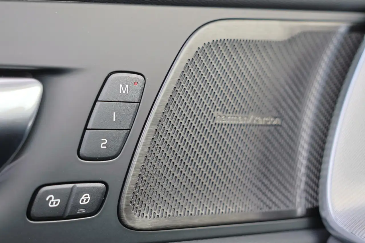 Volvo XC60 2026 — фото 10