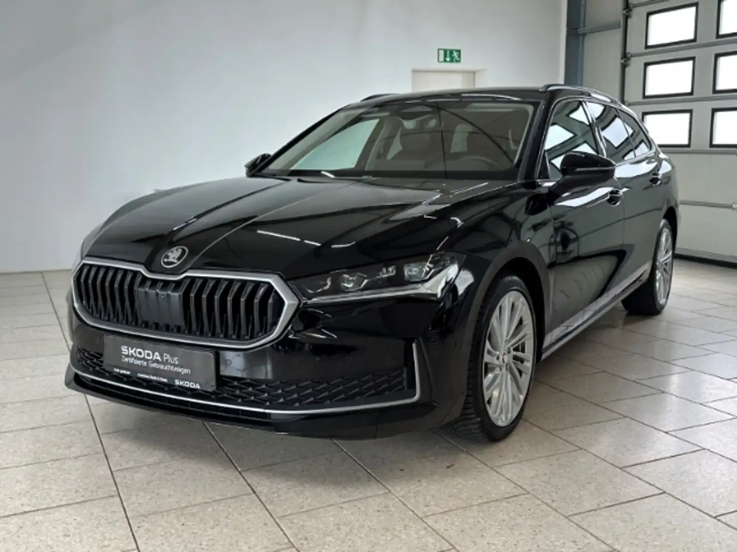 Skoda Superb Combi 2.0 TDI DSG Selection AHK Matrix Schwarz - 2