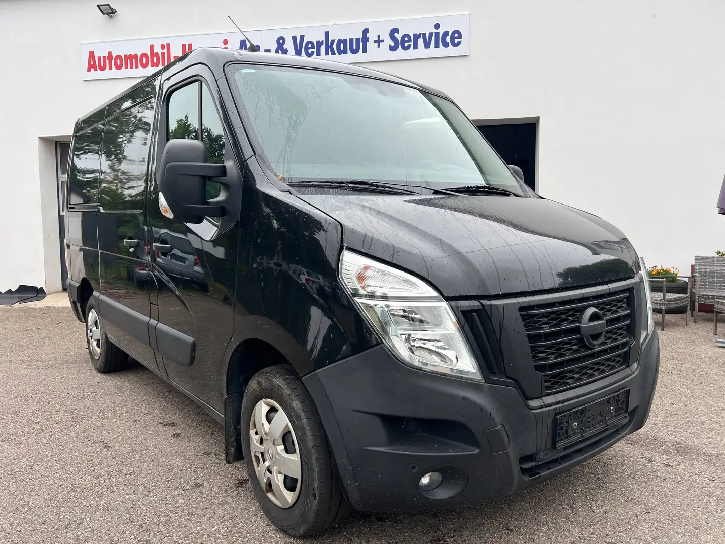 Nissan NV400 L1H1 2,8t PRO Schwarz - 1
