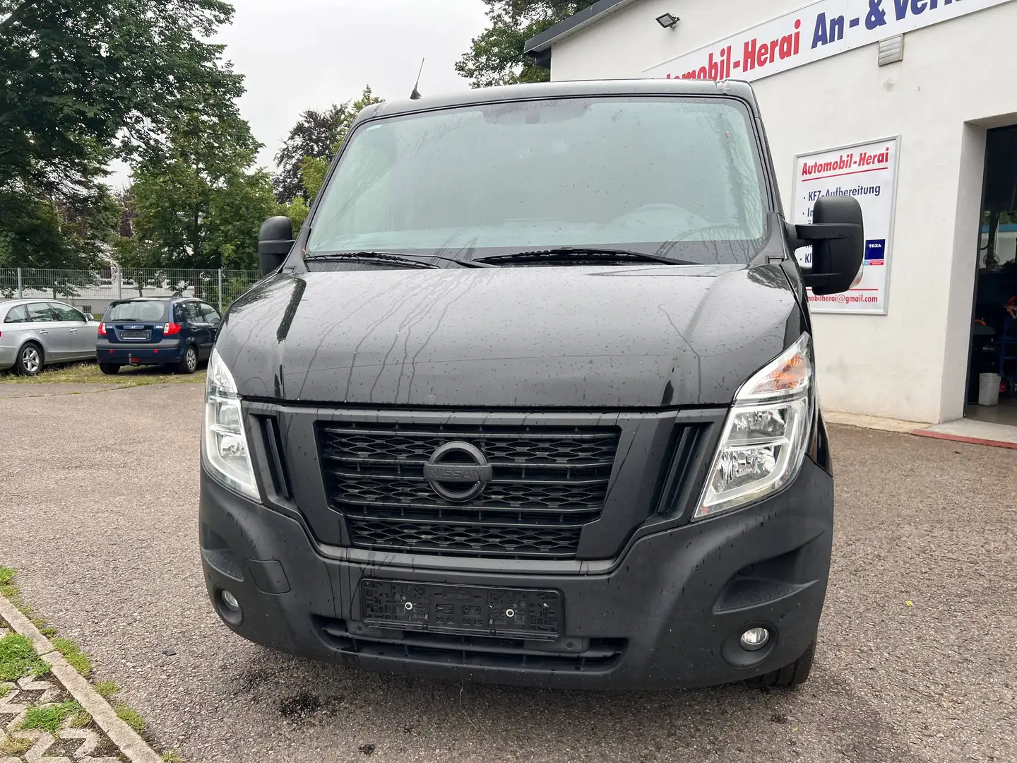 Nissan NV400 L1H1 2,8t PRO Schwarz - 2