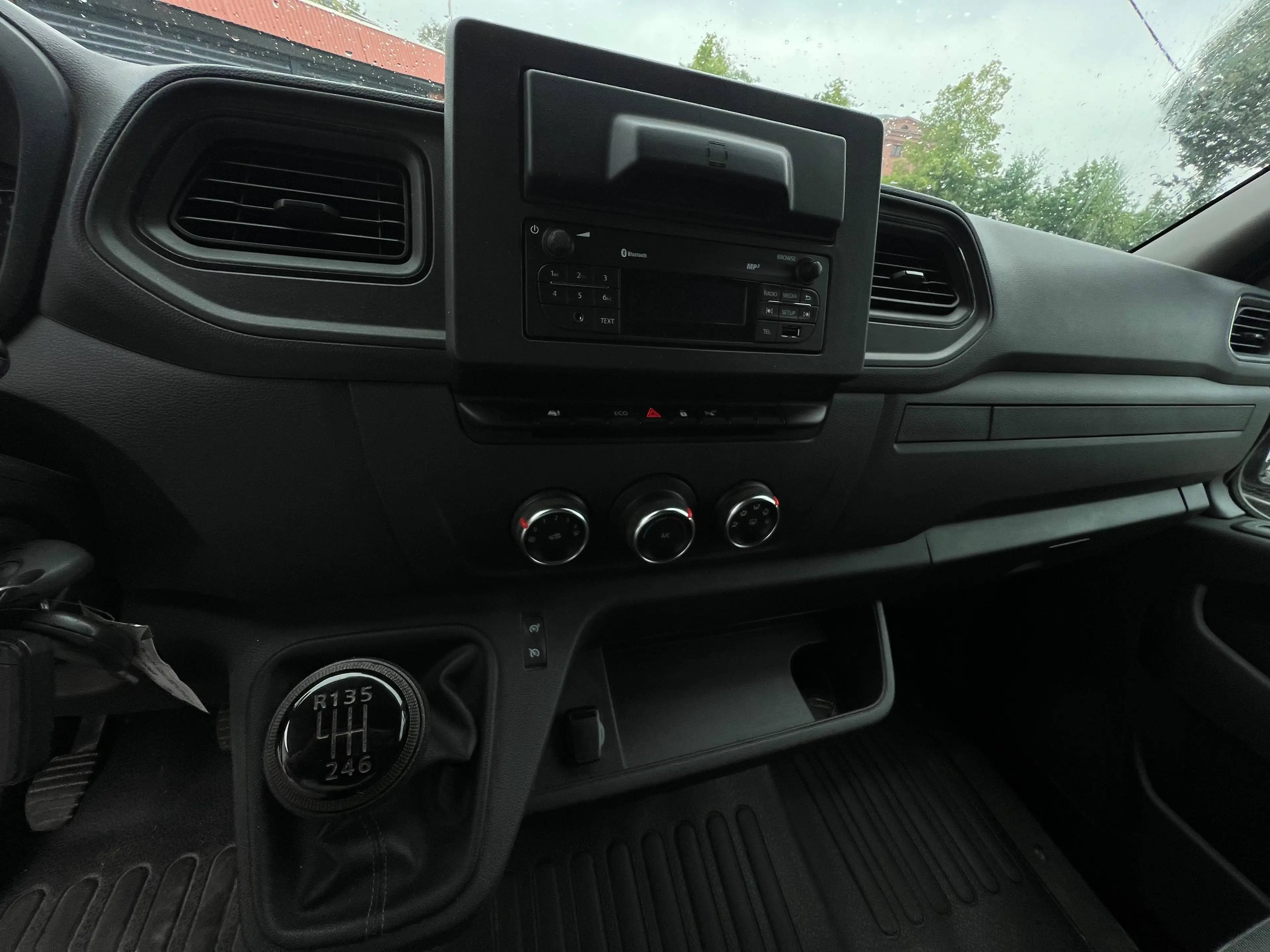 Nissan NV400 L1H1 2,8t PRO — photo 11