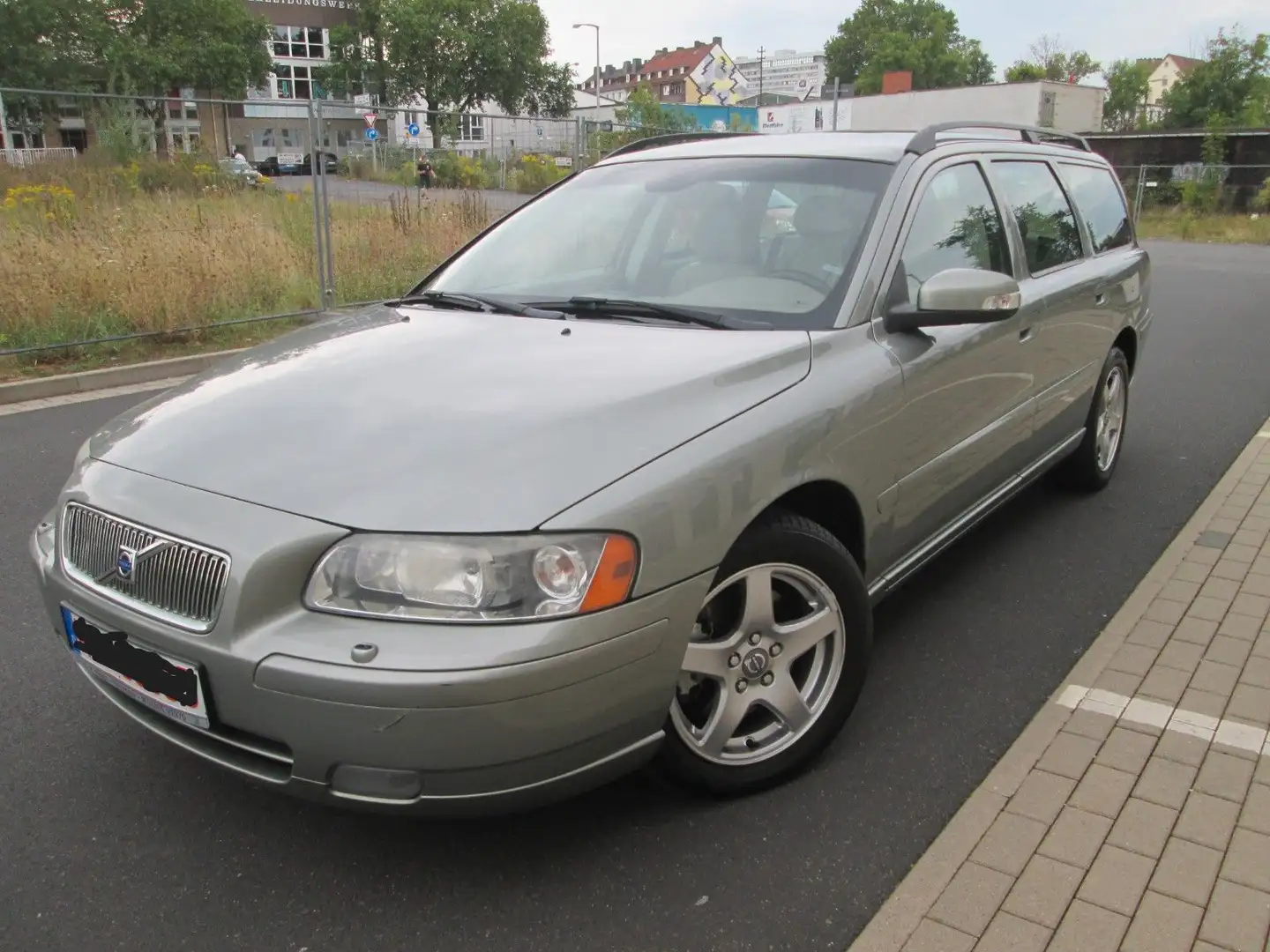 Volvo V70 2.4D Edition Comfort ,TÜV&AU+INSPEKTION NEU. Grün - 2