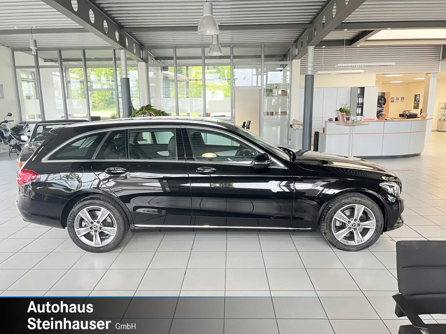 Mercedes-Benz C 200 C 200 T 4MATIC AVANTGARDE/Navi/ILS LED/Panorama Negro - 2