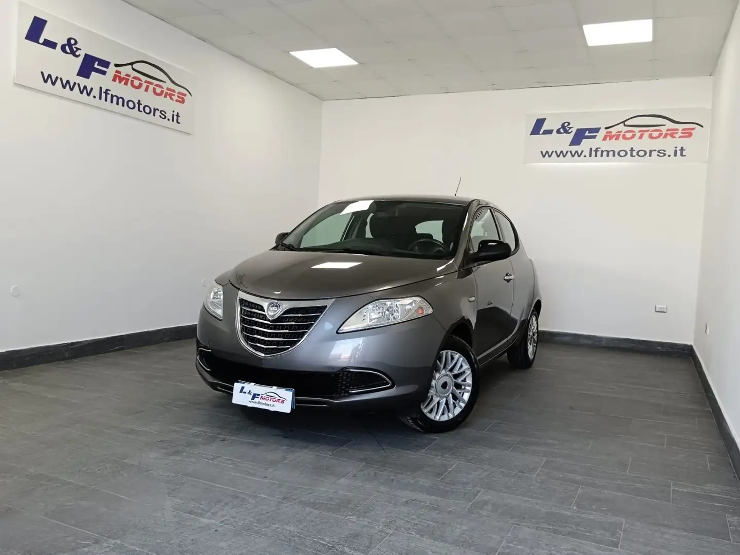Lancia Ypsilon Ypsilon 1.2 69 CV 5 porte Gold Gris - 1