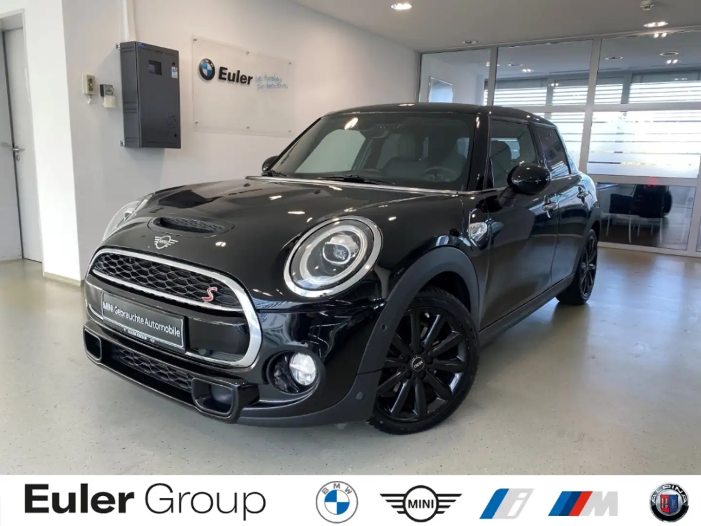 MINI Cooper S A 5-Türer Navi Leder LED Apple CarPlay Mehrzonenkl Schwarz - 1