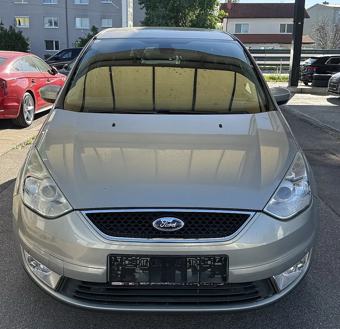 Ford Galaxy Titanium 2,0 TDCi DPF Aut. Grau - 2