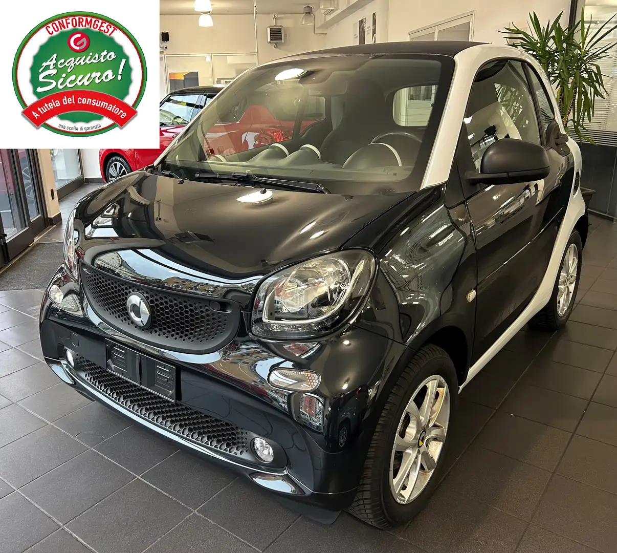 smart forTwo 1.0 Youngster 71cv Twinamic Nero - 1