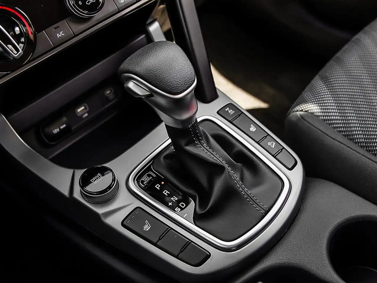 Kia Seltos снимка Kia Seltos