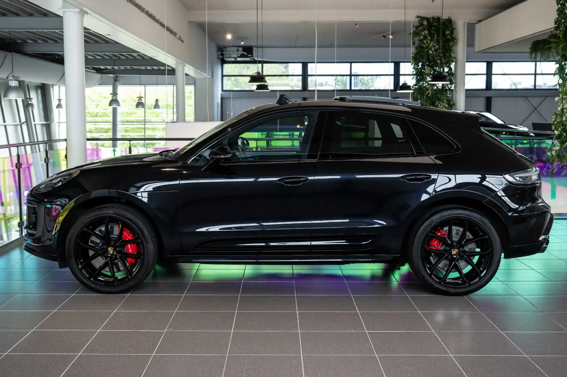 Porsche Macan GTS 2022 검정 사진 2