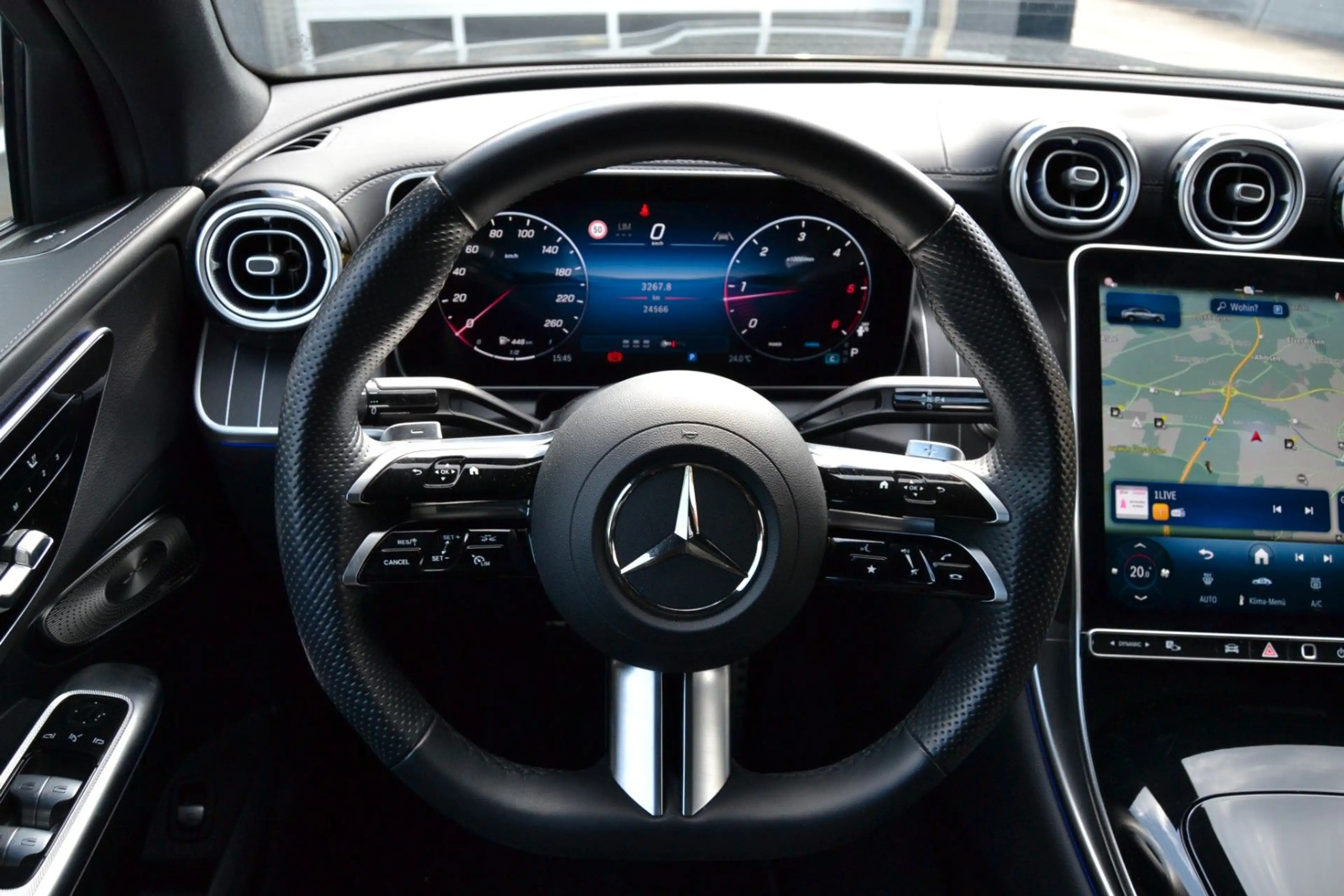 Mercedes-Benz GLC 300 GLC300d 4Matic*AMG-Line*360°*Burmester*ACC*AHK* — photo 13