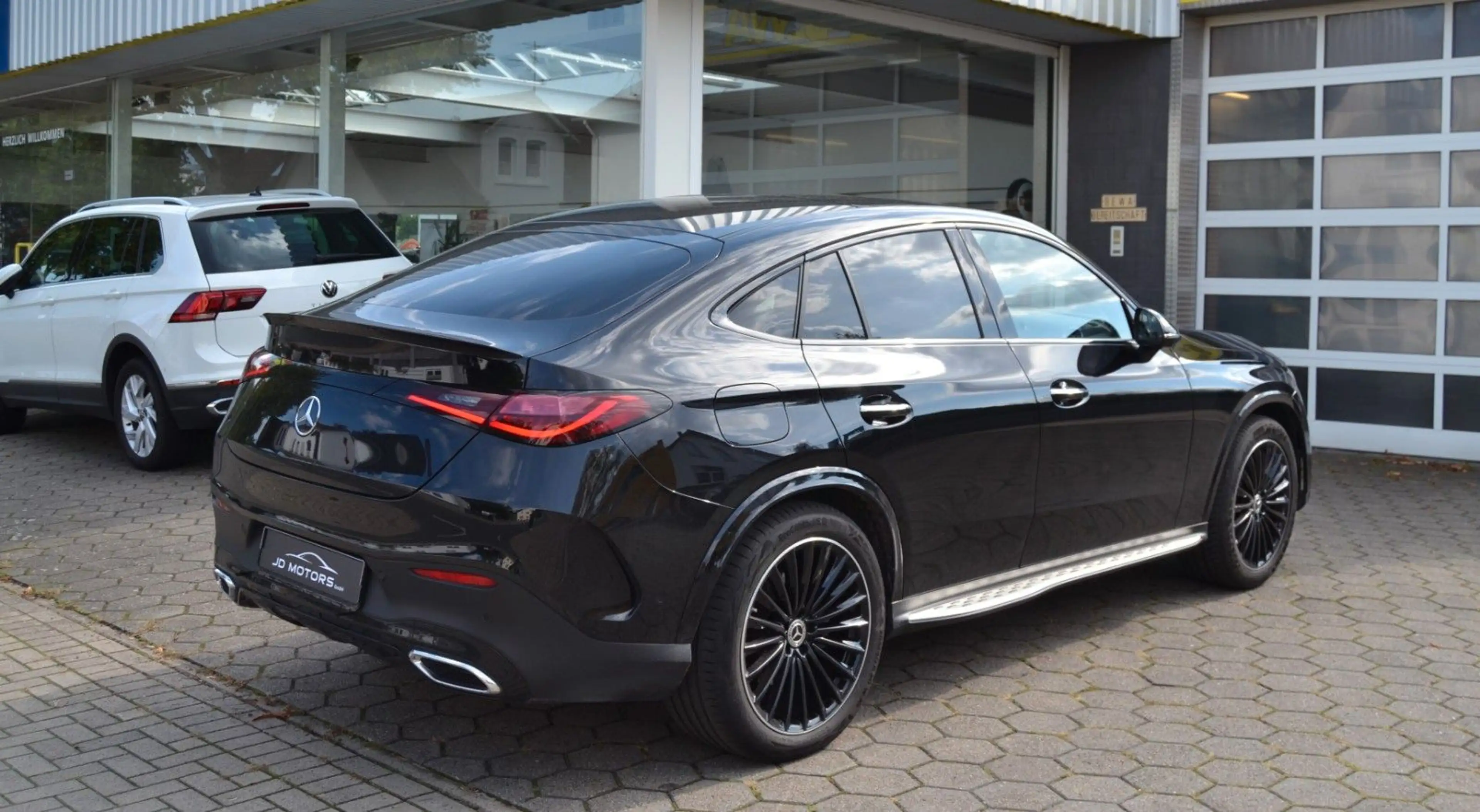 Mercedes-Benz GLC 300 GLC300d 4Matic*AMG-Line*360°*Burmester*ACC*AHK* — photo 6